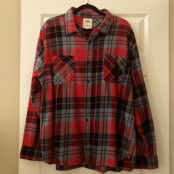 Black & Red Plaid Flannel Shirt by Levi’s - Picture 1 of 6
